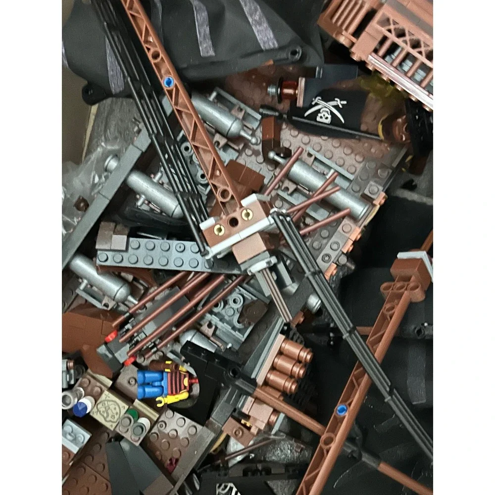 Building Blocks Pirate Ship Set 16+ Black Sails Brown Hull MOC 2022 Nifeliz Set